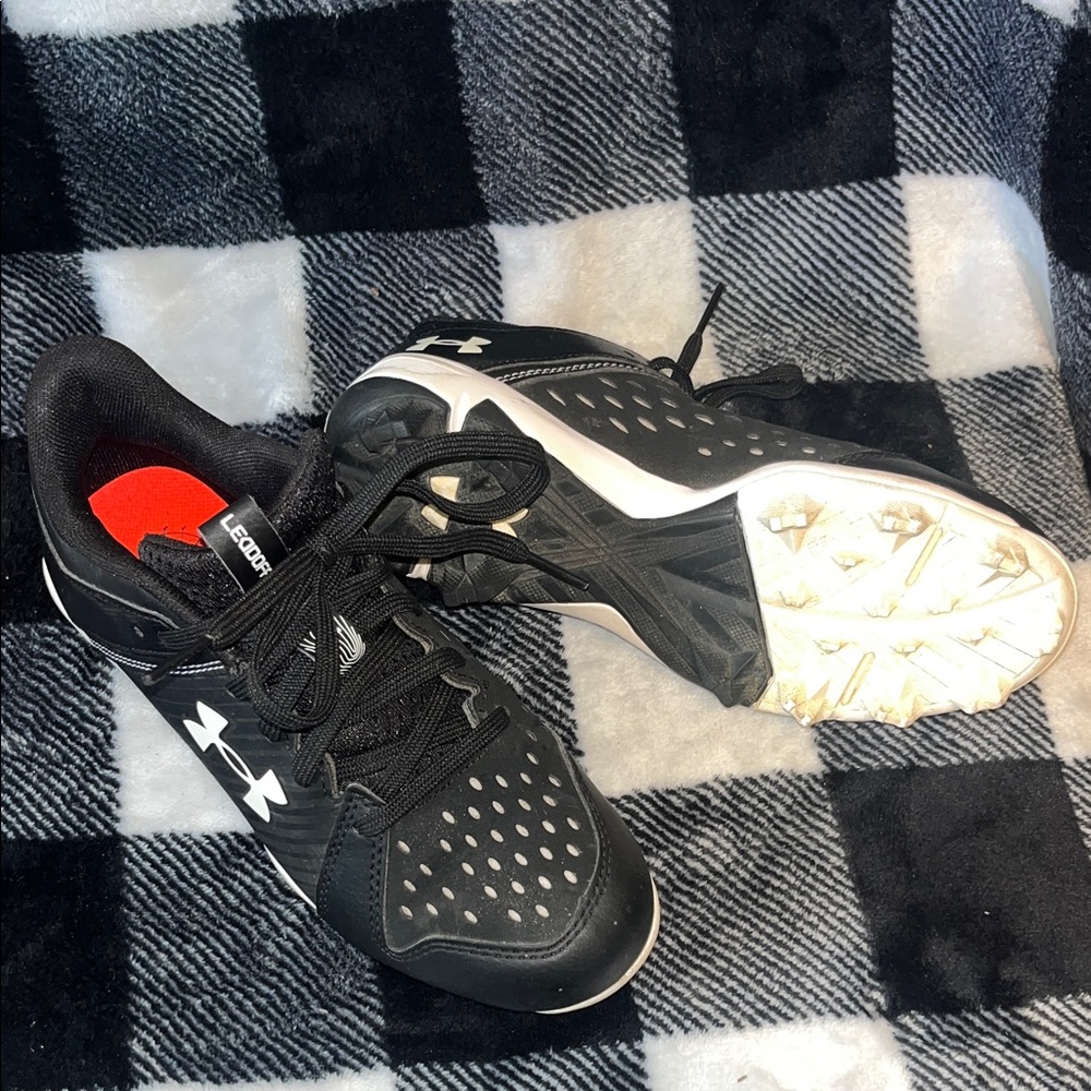 Under Armour Black and White Sports Cleats